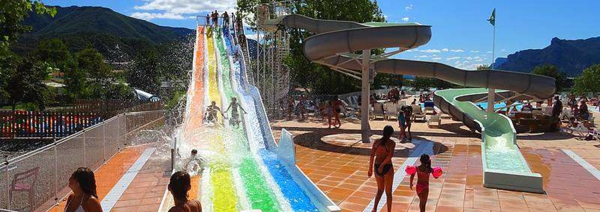 Activités nautiques au parc aquatique