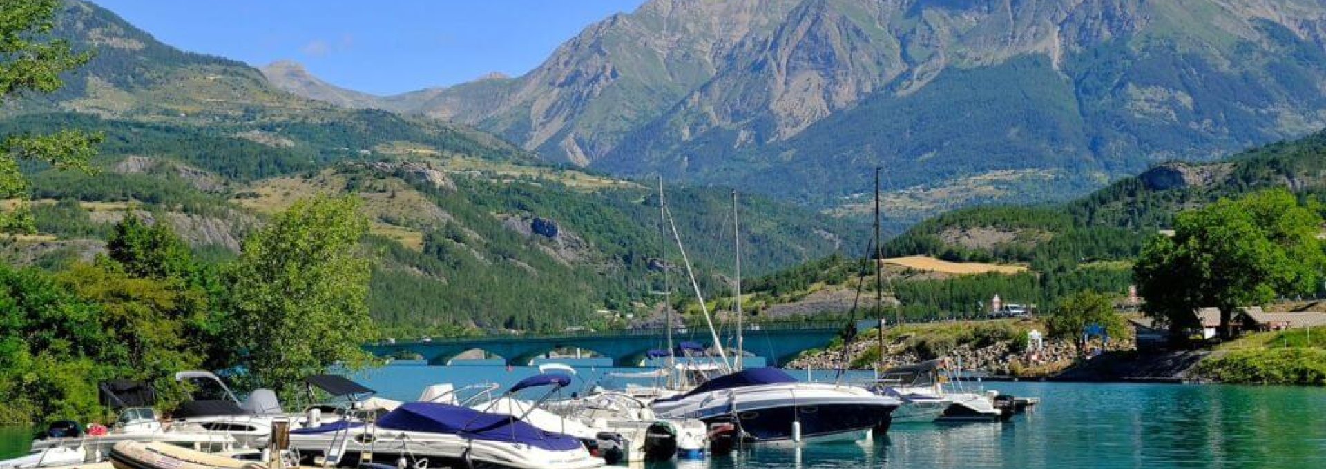 Bateaux de pêche sur le lac