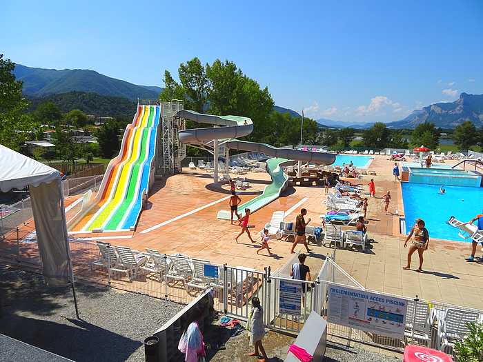 Camping in the Hautes Alpes with swimming pools and panoramic mountain views