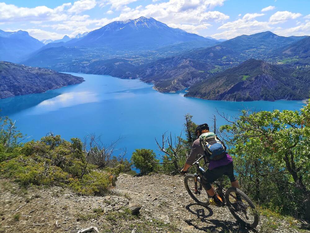 Mountain biking around the Serre Ponçon lake